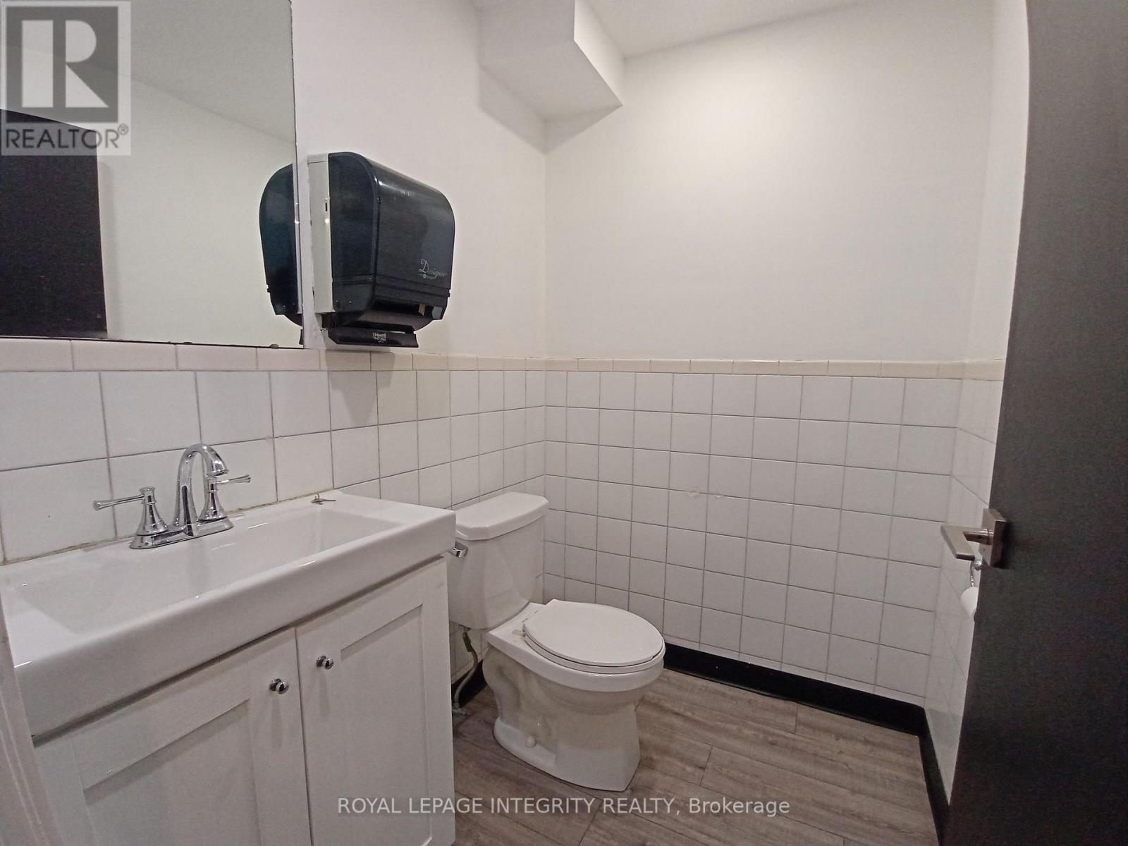 101 - 605 Center Street, Ottawa, Ontario  K1K 2N8 - Photo 4 - X12650798