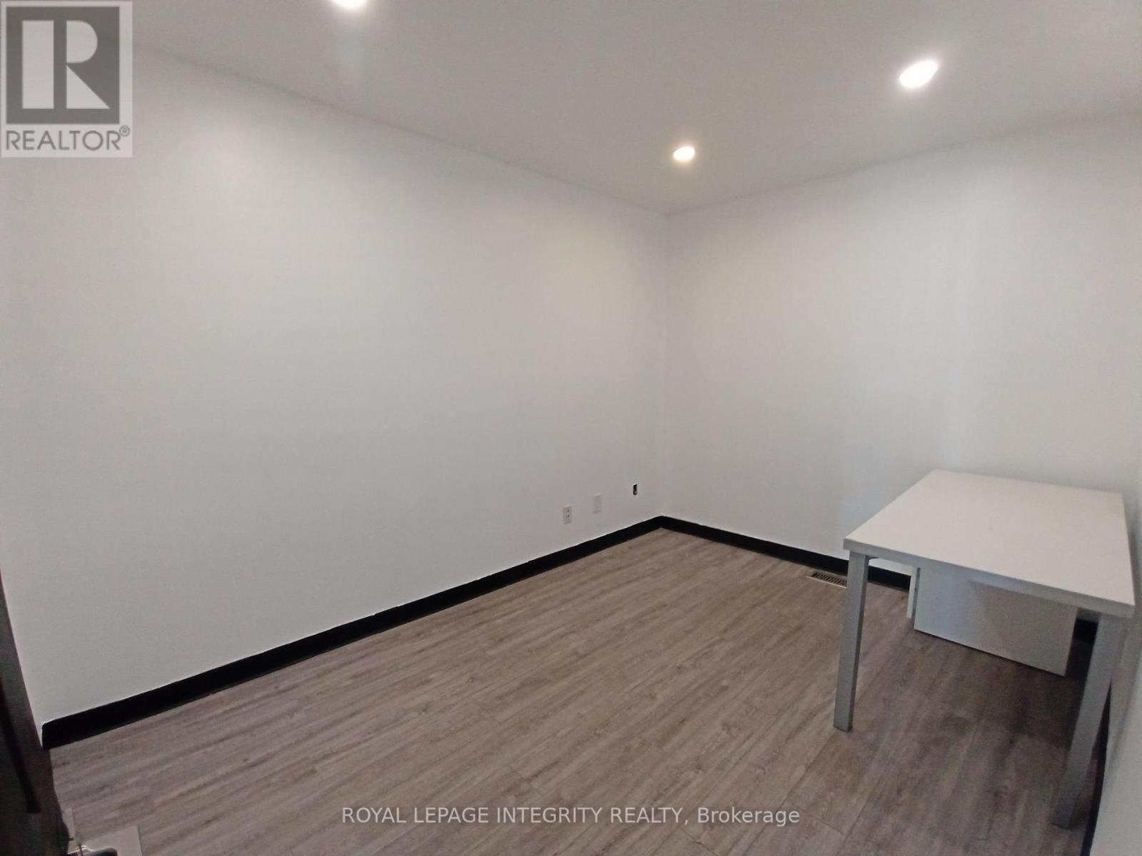 101 - 605 Center Street, Ottawa, Ontario  K1K 2N8 - Photo 6 - X12650798