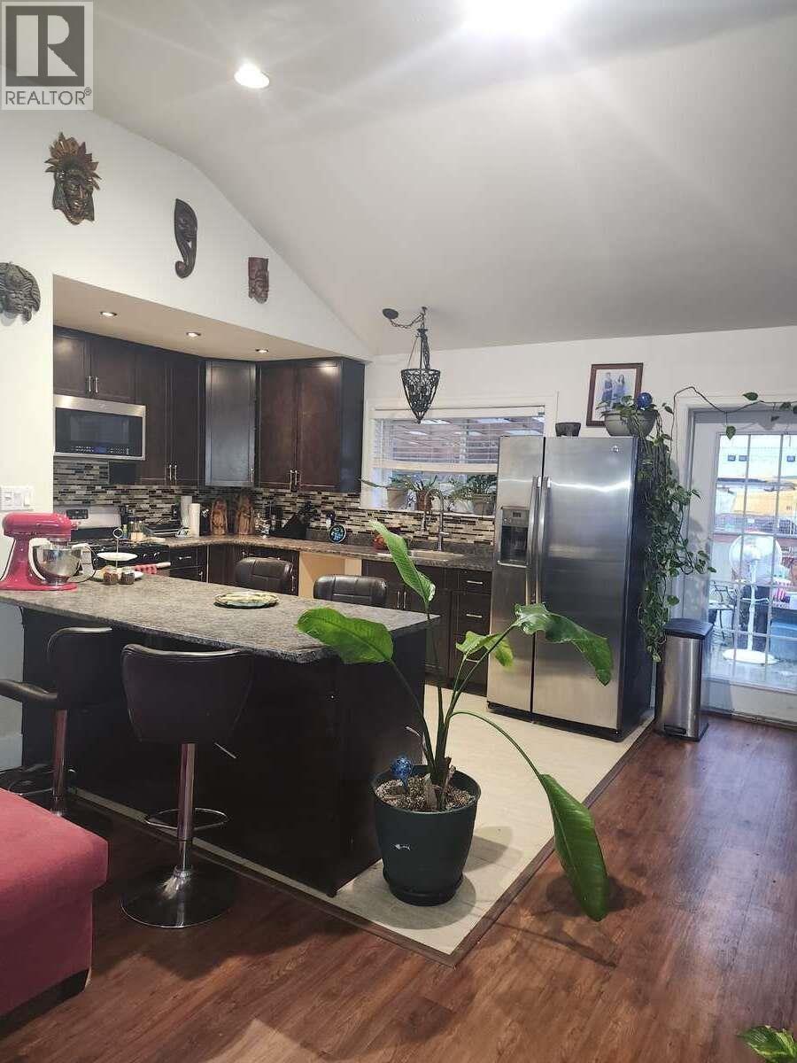 21796 Howison Avenue, Maple Ridge, British Columbia  V2X 2W6 - Photo 2 - R3074989