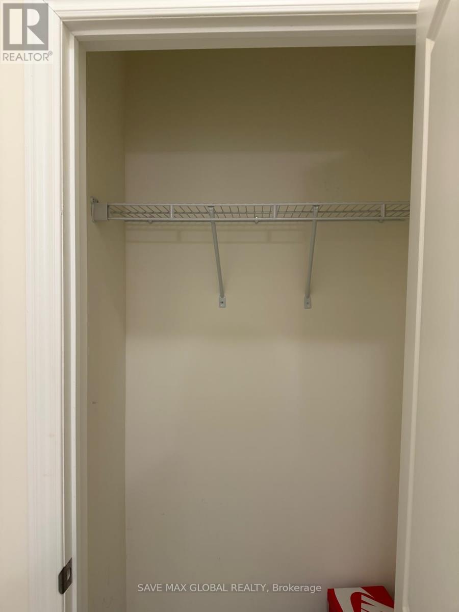 16 Haydrop Road, Brampton, Ontario  L6P 4P3 - Photo 7 - W12650794