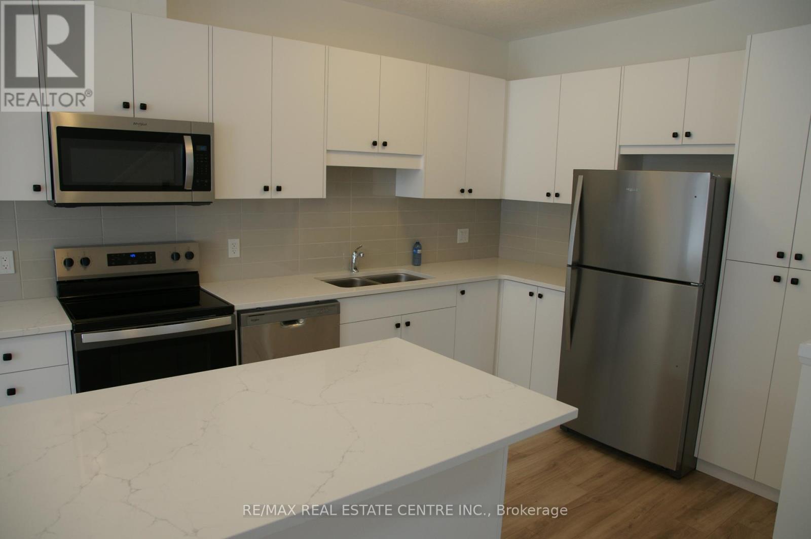 111 Winter Wren Crescent, Kitchener, Ontario  N2P 0L5 - Photo 2 - X12650784