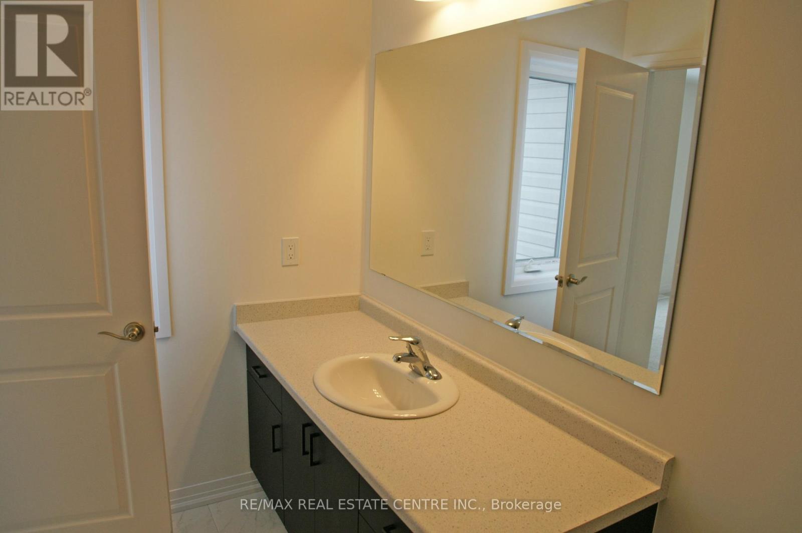 111 Winter Wren Crescent, Kitchener, Ontario  N2P 0L5 - Photo 9 - X12650784