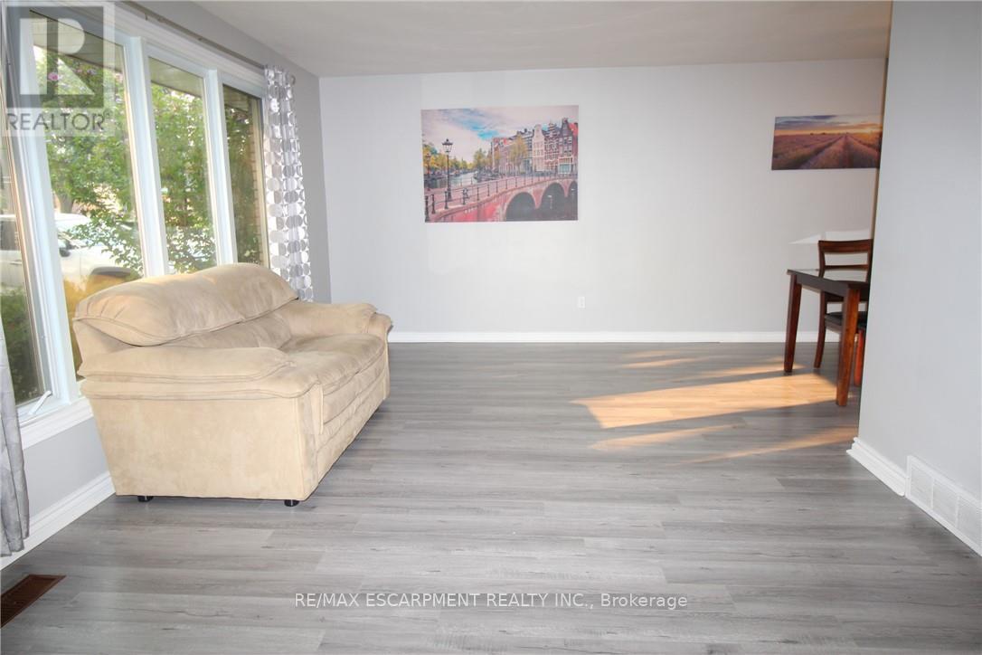 4 Purnell Drive, Hamilton, Ontario  L9C 4X9 - Photo 2 - X12650808