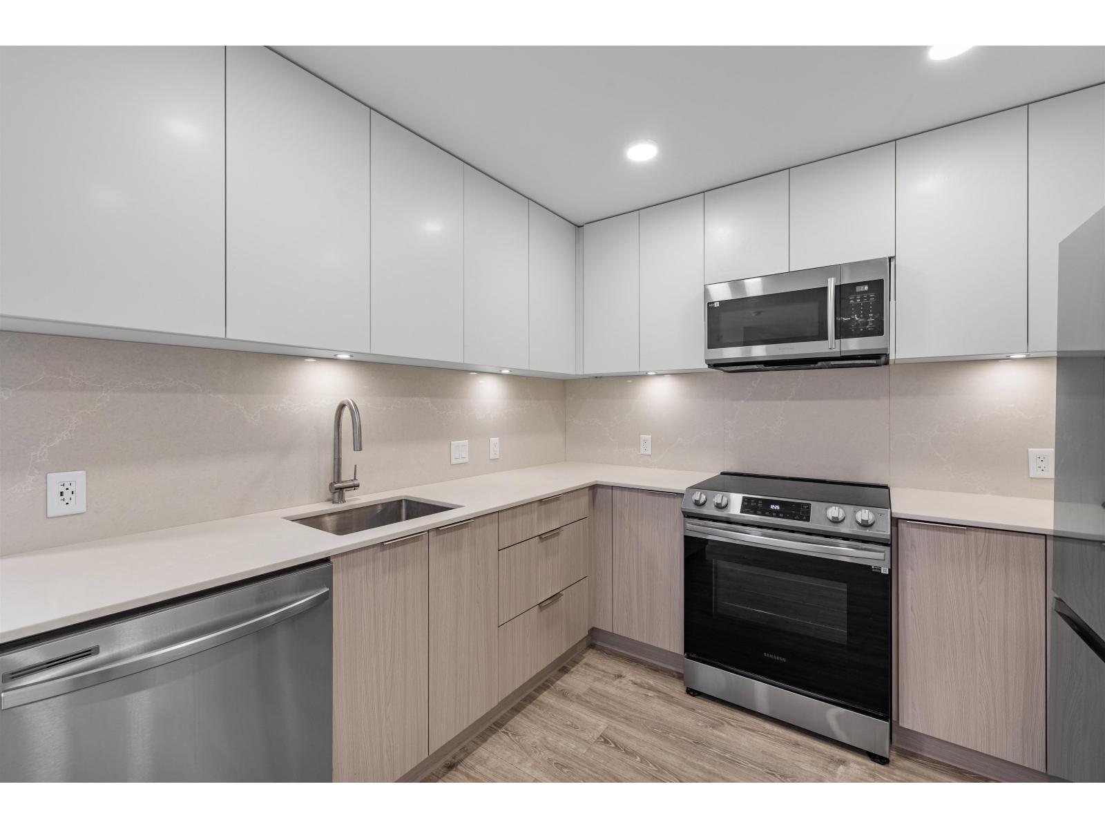 220 13968 Laurel Drive, Surrey, British Columbia  V3T 0S9 - Photo 4 - R3040682