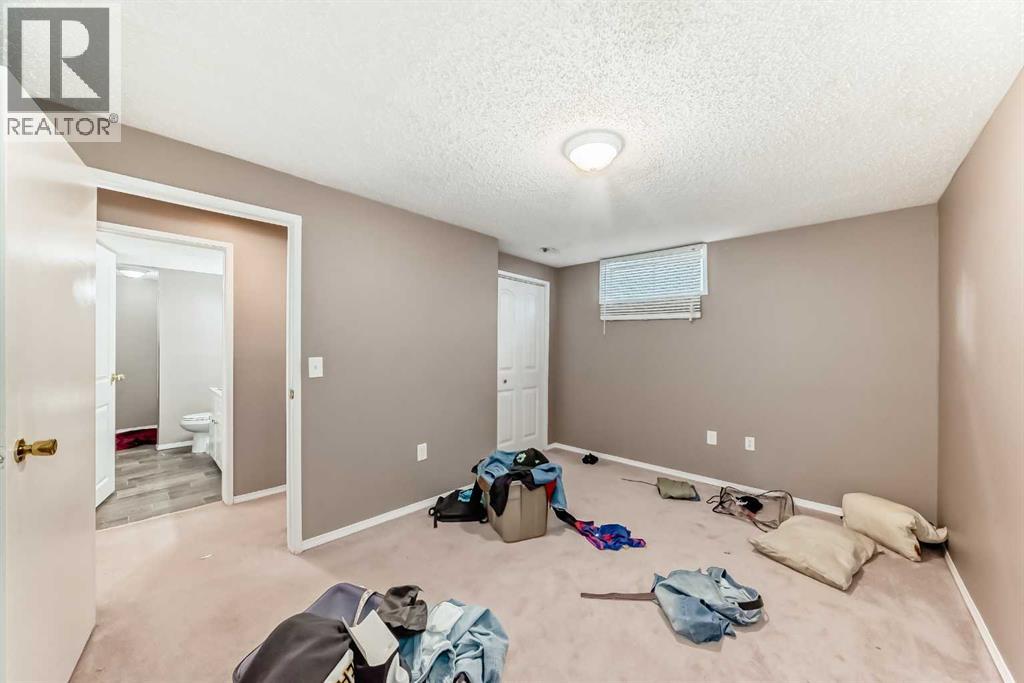 6944 Temple Drive Ne, Calgary, Alberta  T1Y 4X9 - Photo 37 - A2276167