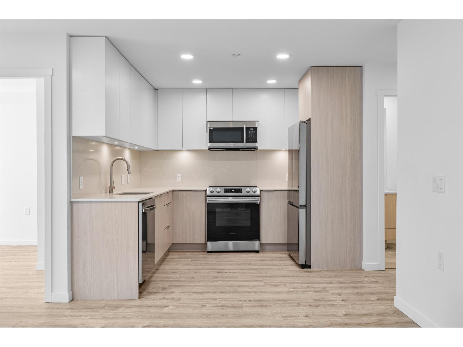 220 13968 Laurel Drive, Surrey, British Columbia  V3T 0S9 - Photo 3 - R3040682