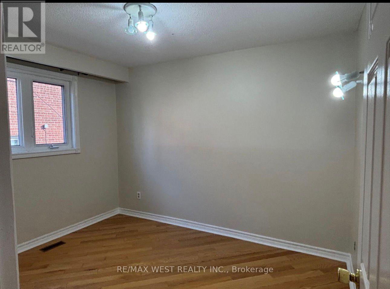 4 Dantek Court, Brampton, Ontario  L6V 3T4 - Photo 10 - W12650826