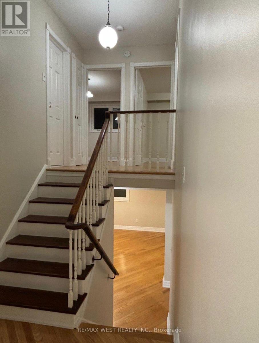 4 Dantek Court, Brampton, Ontario  L6V 3T4 - Photo 14 - W12650826