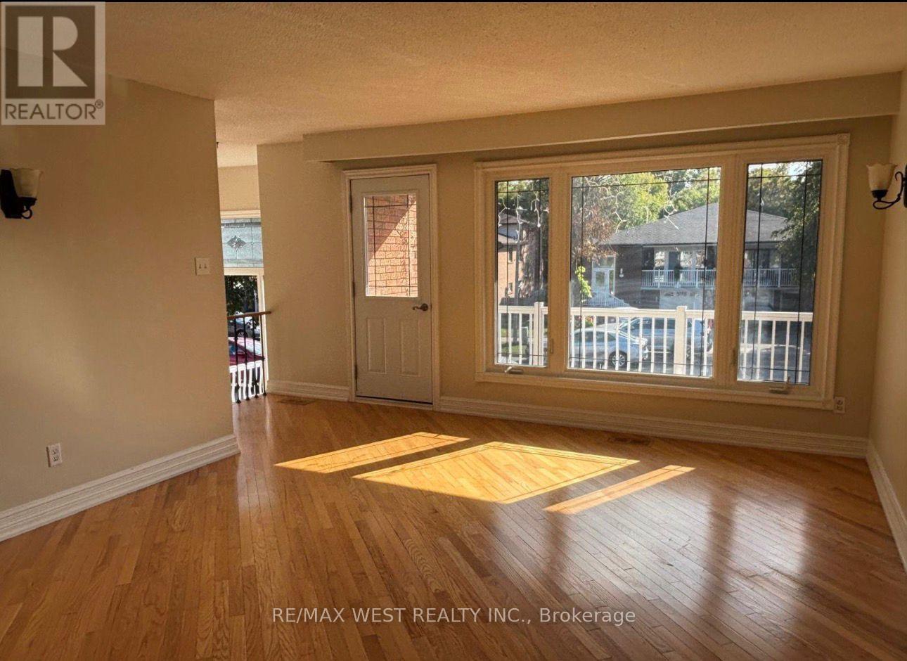 4 Dantek Court, Brampton, Ontario  L6V 3T4 - Photo 8 - W12650826