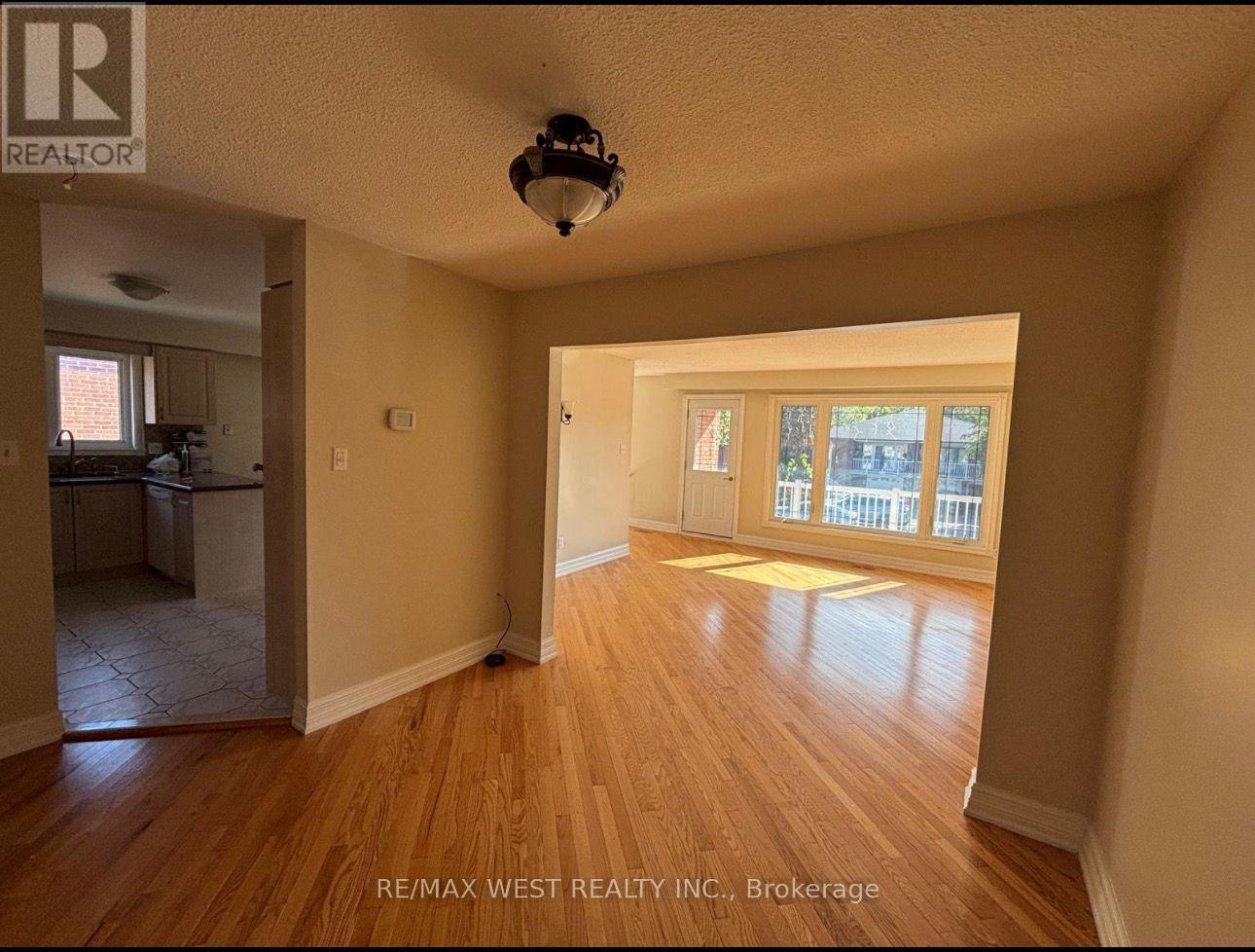 4 Dantek Court, Brampton, Ontario  L6V 3T4 - Photo 9 - W12650826