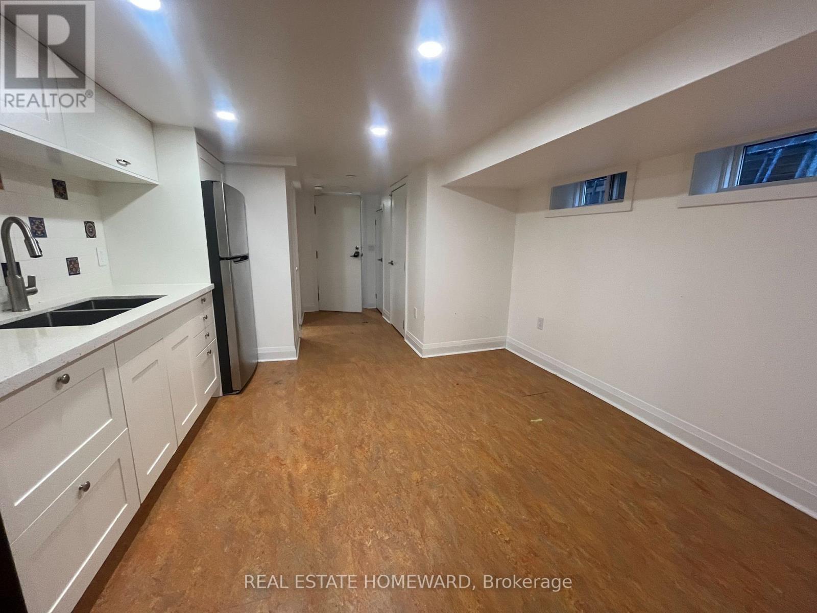 Lower - 15 Richard Avenue, Toronto, Ontario  M4L 1W8 - Photo 8 - E12650828