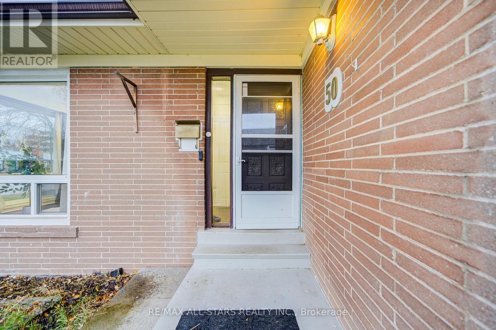 50 Mooregate Avenue, Toronto, Ontario  M1K 3V7 - Photo 3 - E12578664