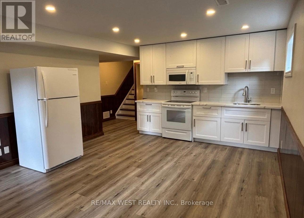 4 Dantek Court, Brampton, Ontario  L6V 3T4 - Photo 11 - W12650830