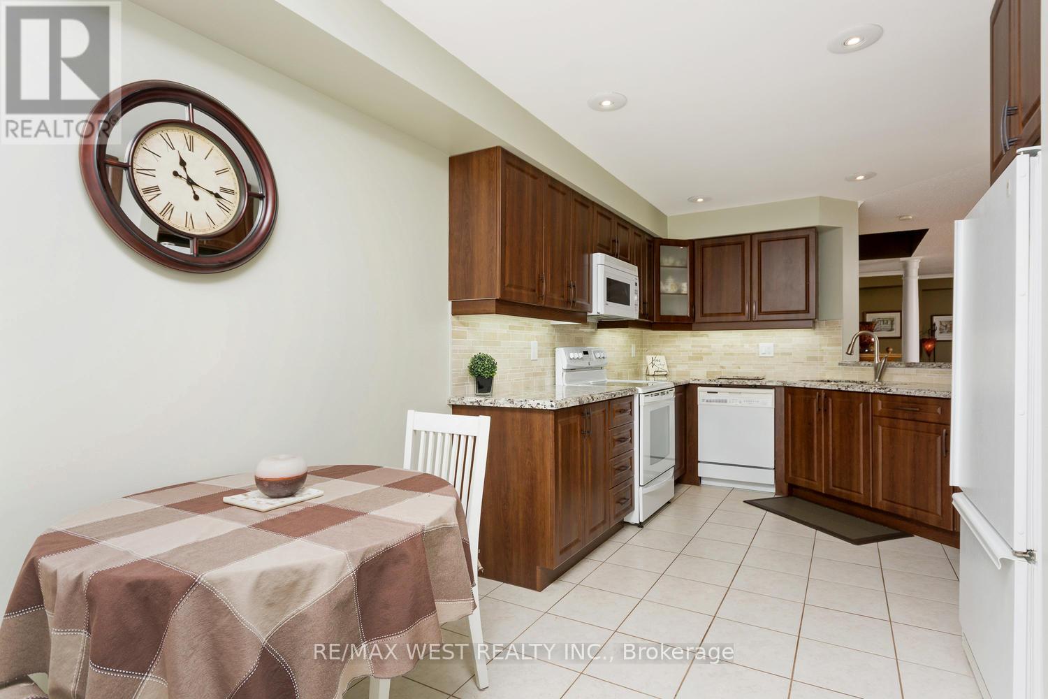 66 Manley Lane, Milton, Ontario  L9T 5N8 - Photo 10 - W12650832