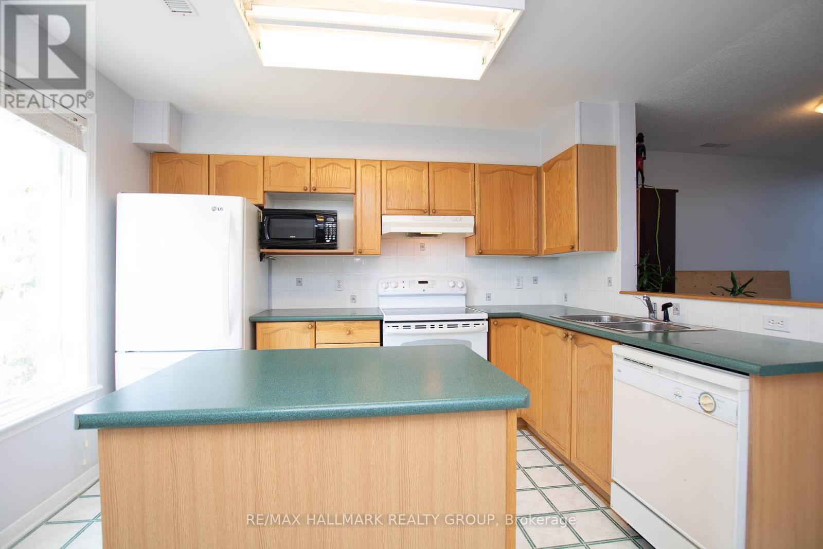 16 Briston Private, Ottawa, Ontario  K1G 5P5 - Photo 12 - X12650844