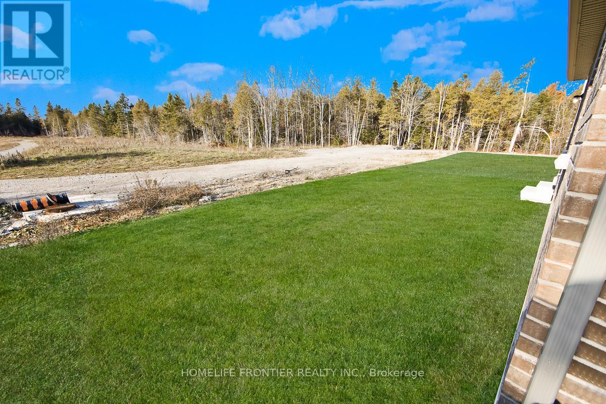 11 Spruceside Drive, Kawartha Lakes, Ontario  K0M 1A0 - Photo 14 - X12650842