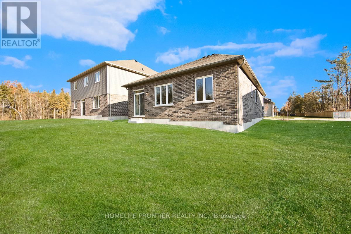 11 Spruceside Drive, Kawartha Lakes, Ontario  K0M 1A0 - Photo 16 - X12650842