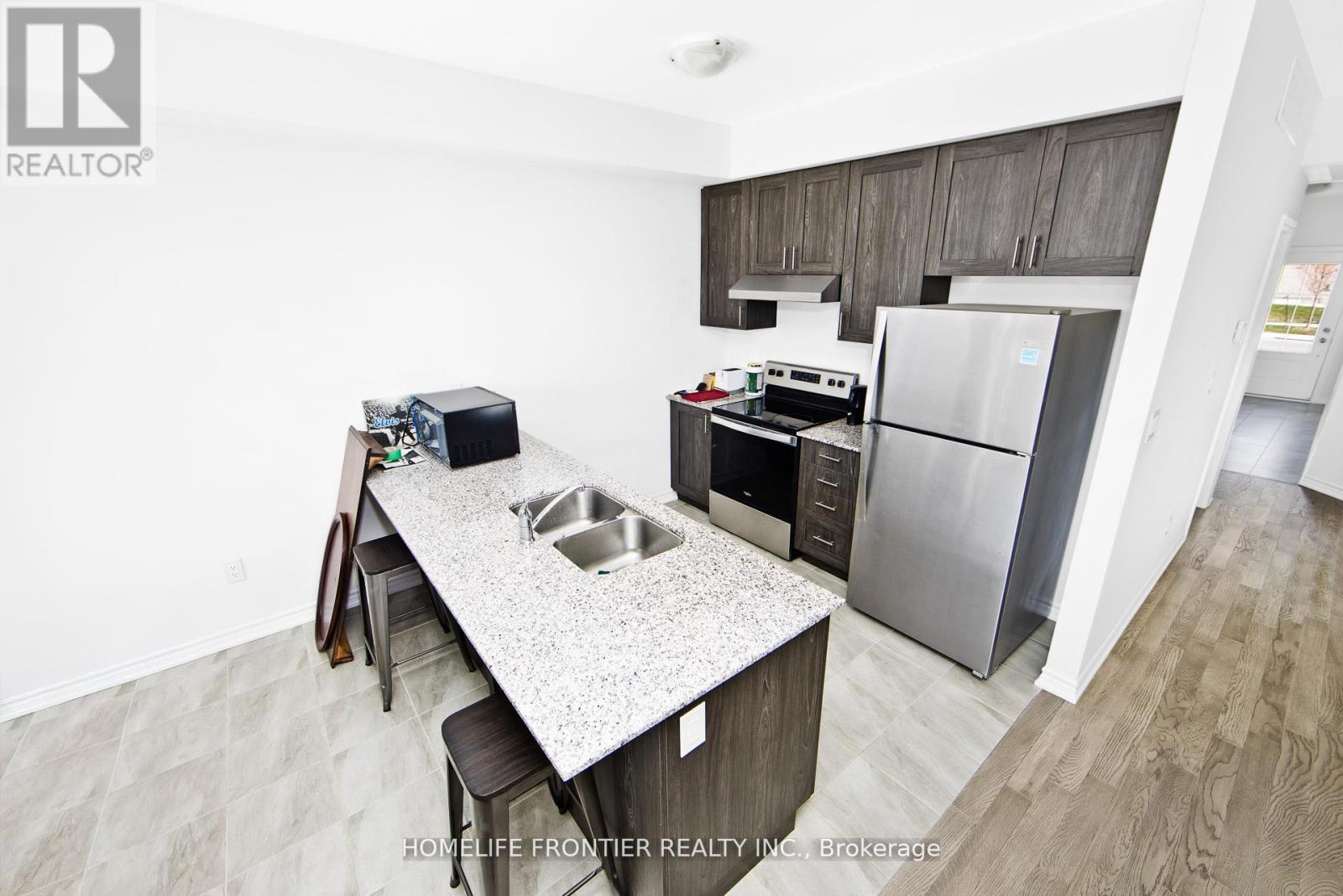 11 Spruceside Drive, Kawartha Lakes, Ontario  K0M 1A0 - Photo 7 - X12650842