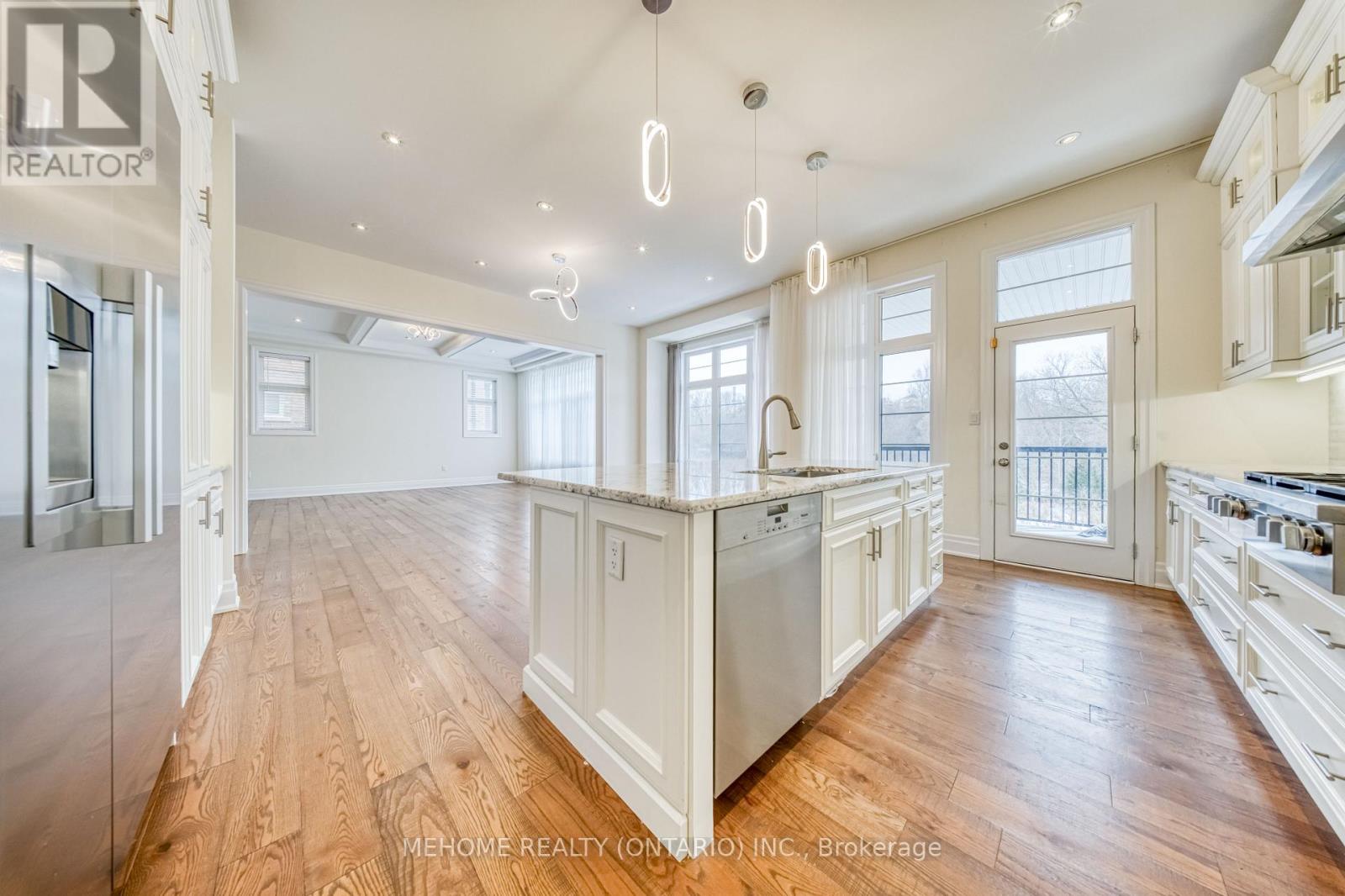 51 Bridgepointe Court, Aurora, Ontario  L4G 3H8 - Photo 13 - N12617356