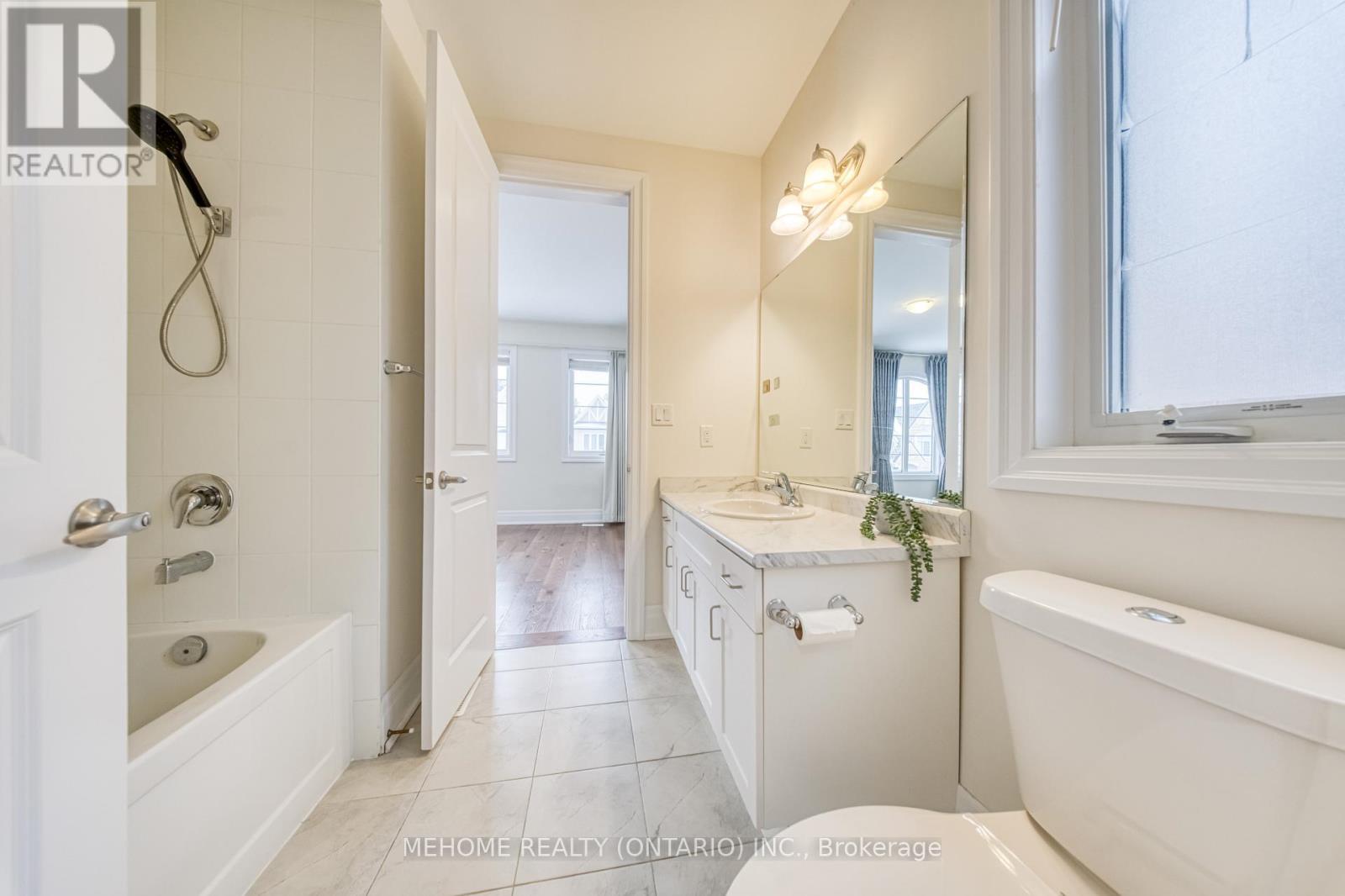 51 Bridgepointe Court, Aurora, Ontario  L4G 3H8 - Photo 25 - N12617356