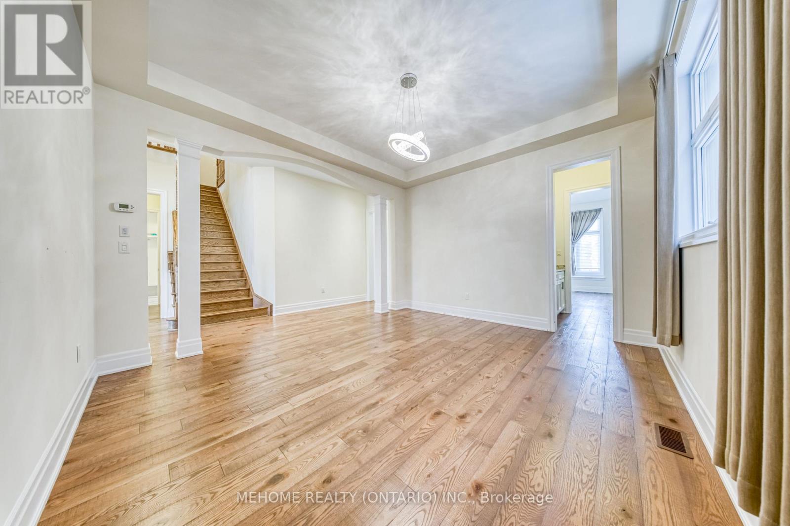 51 Bridgepointe Court, Aurora, Ontario  L4G 3H8 - Photo 8 - N12617356