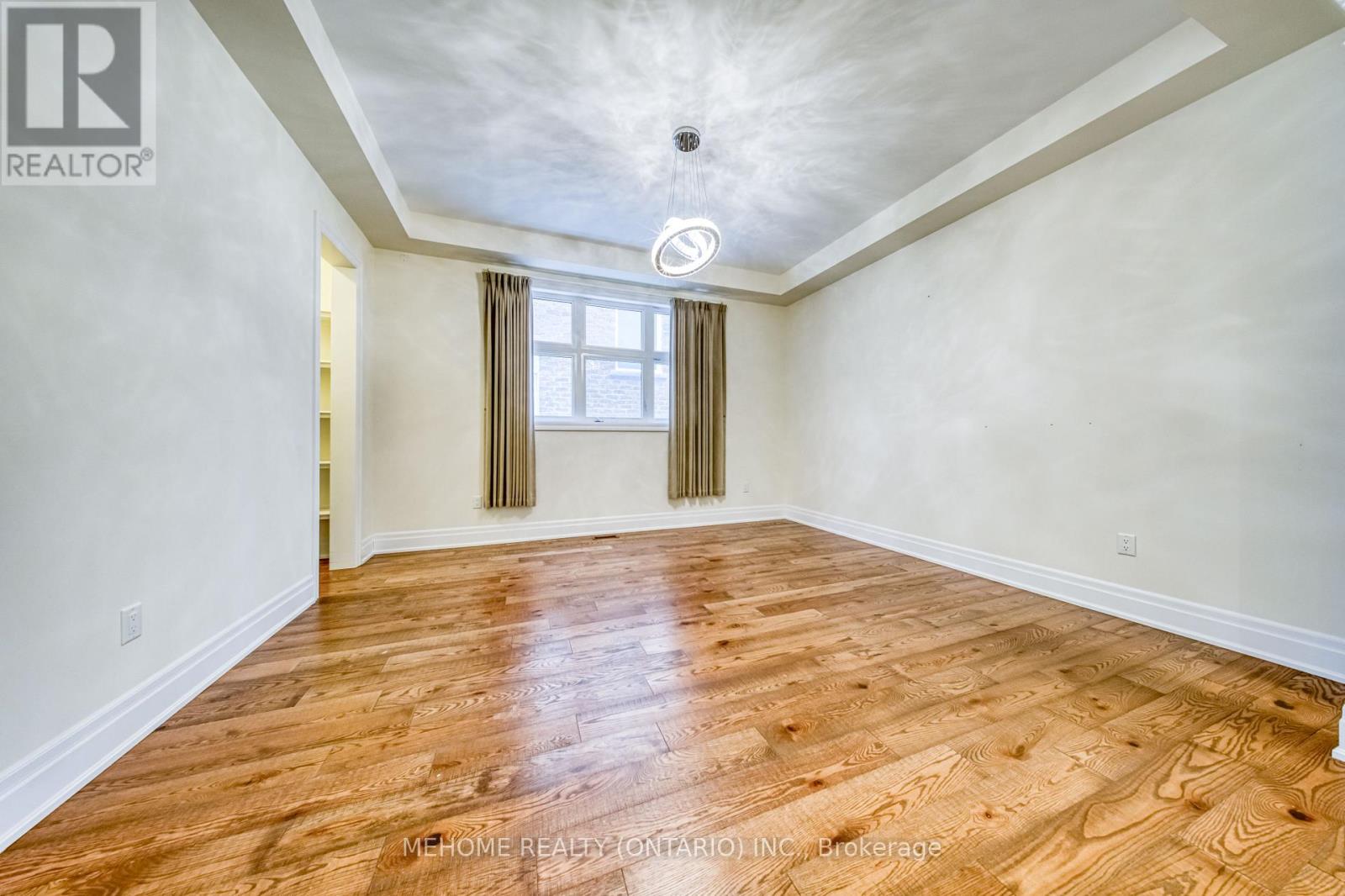 51 Bridgepointe Court, Aurora, Ontario  L4G 3H8 - Photo 7 - N12617356