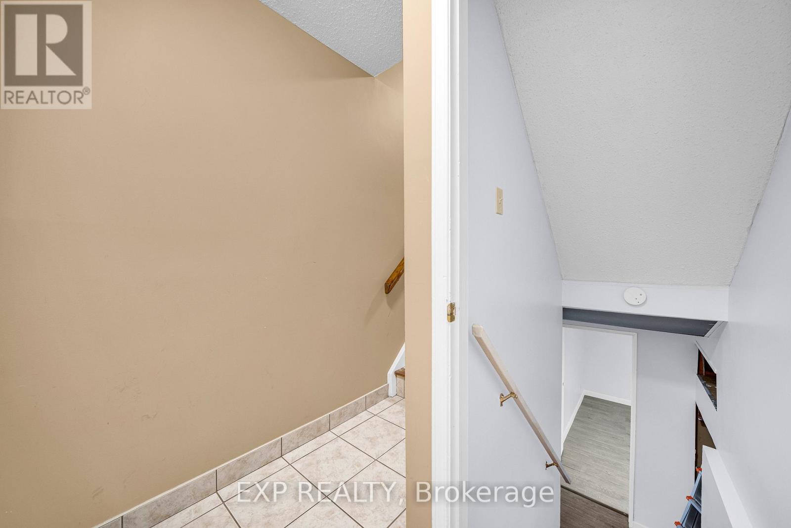 4 Huntersfield Drive, Ottawa, Ontario  K1T 3E4 - Photo 31 - X12650870