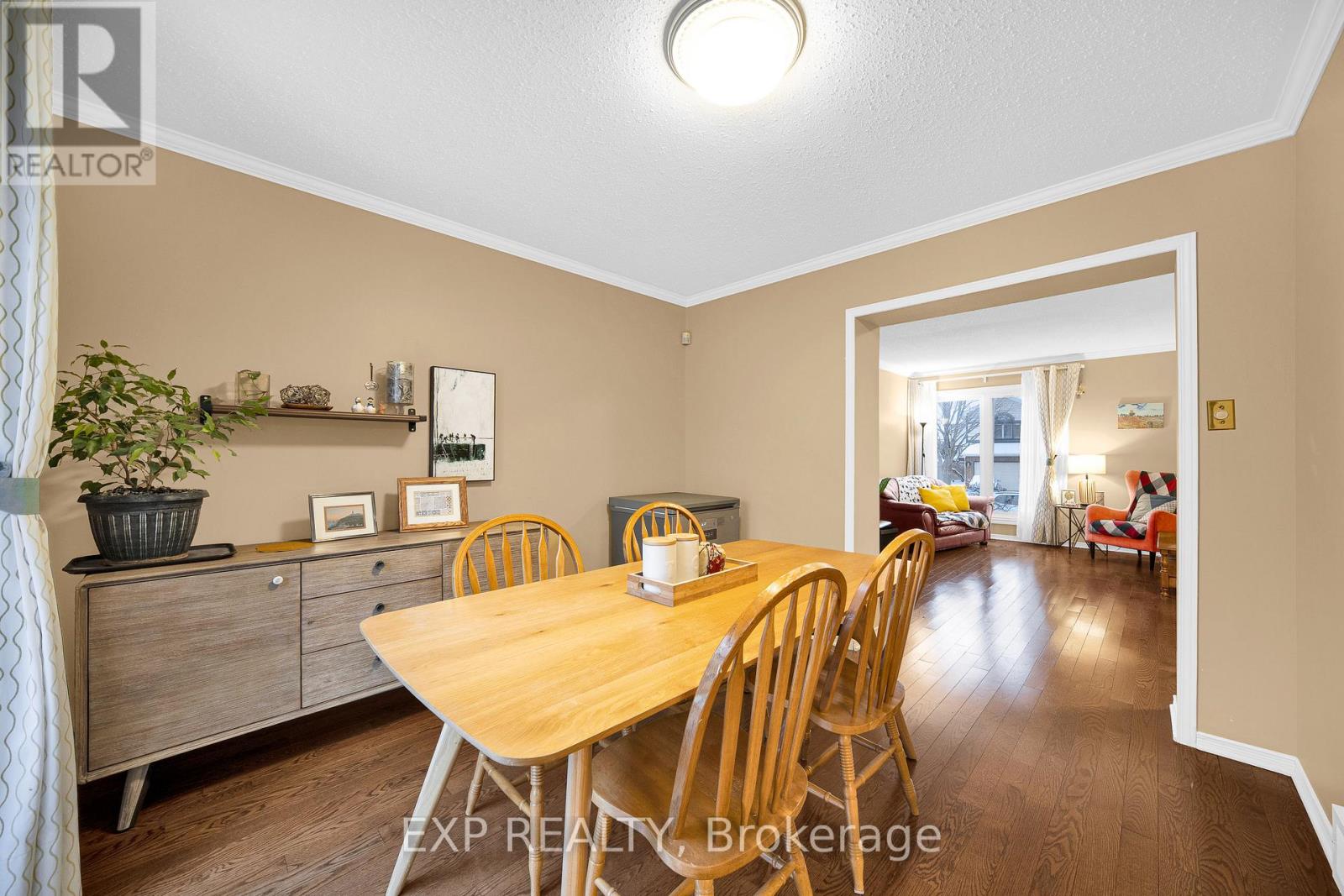 4 Huntersfield Drive, Ottawa, Ontario  K1T 3E4 - Photo 5 - X12650870