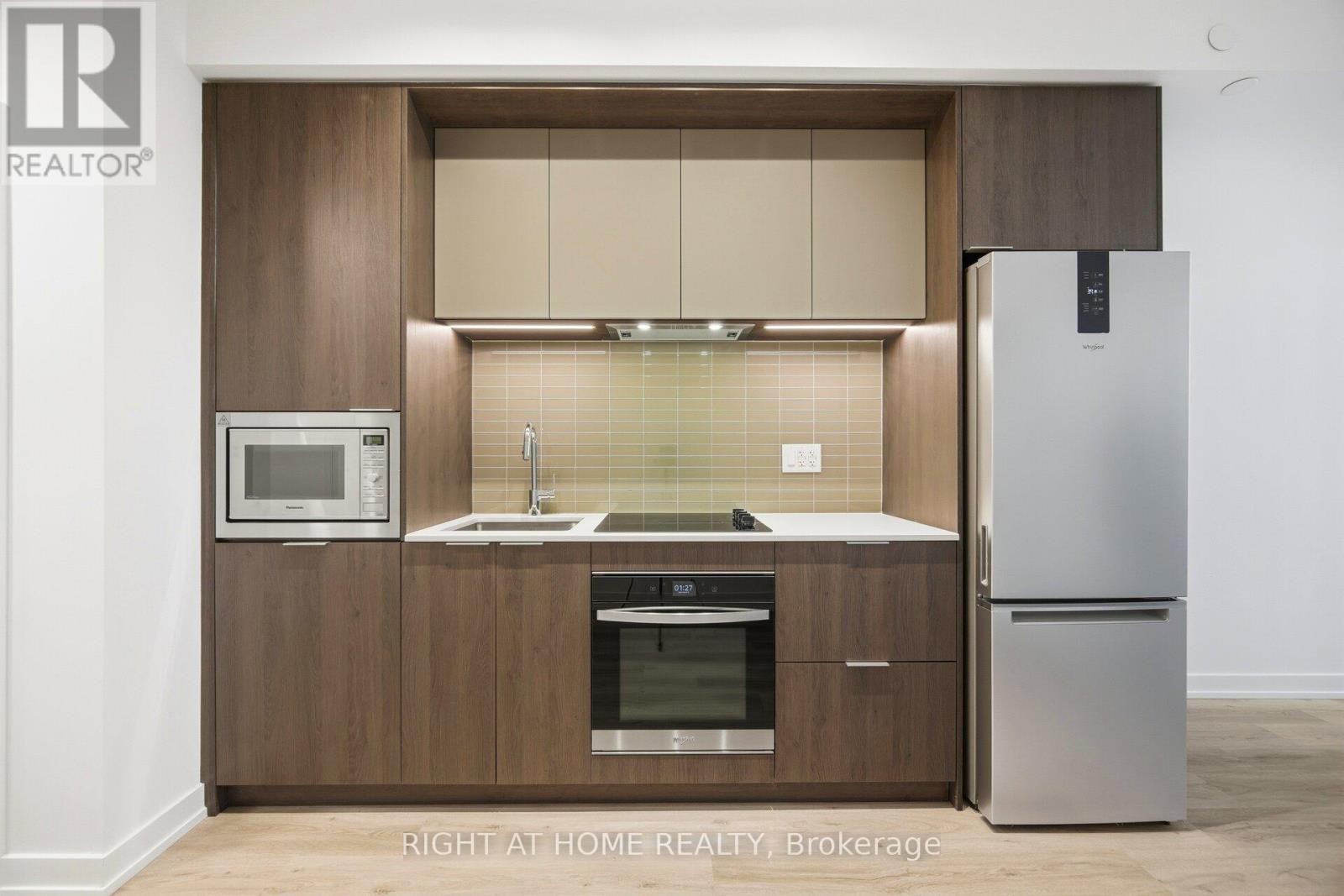 3212 - 395 Square One Drive, Mississauga, Ontario  L5P 0P6 - Photo 10 - W12650860