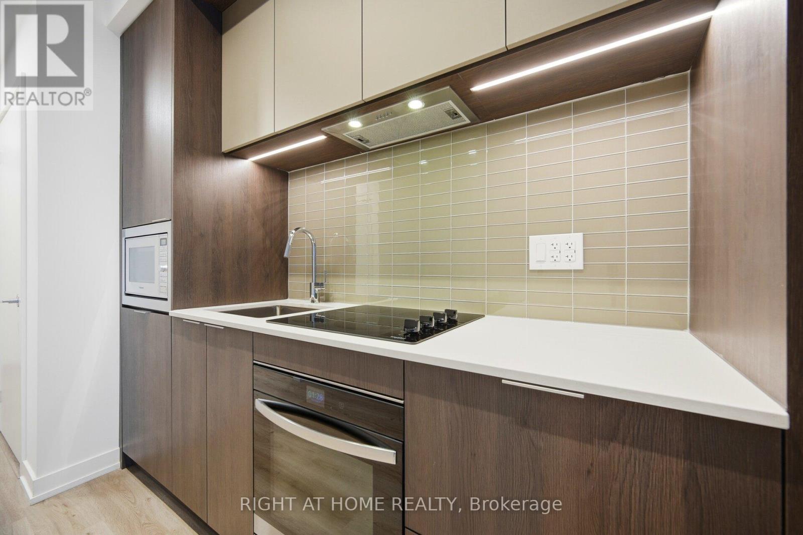 3212 - 395 Square One Drive, Mississauga, Ontario  L5P 0P6 - Photo 11 - W12650860