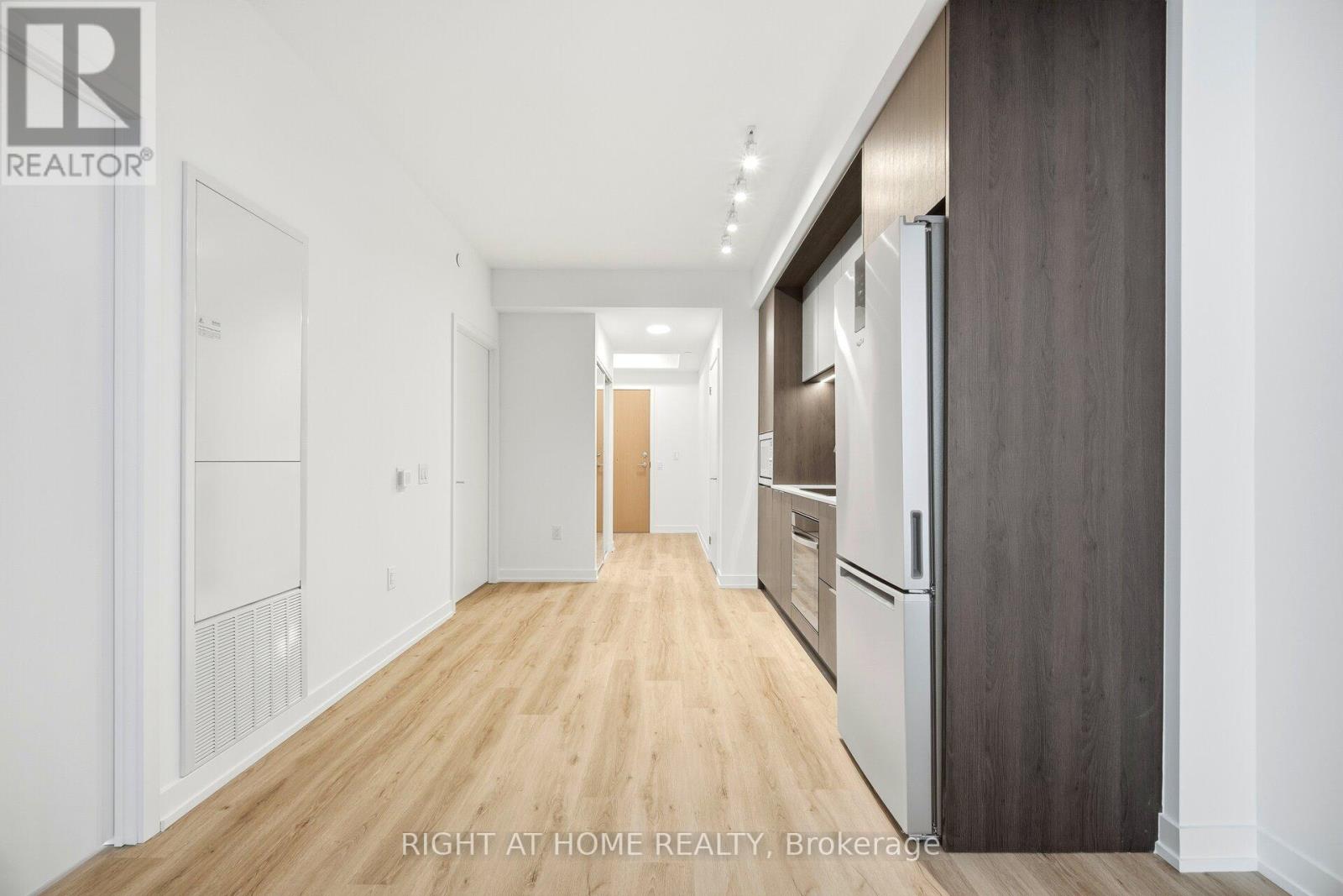 3212 - 395 Square One Drive, Mississauga, Ontario  L5P 0P6 - Photo 12 - W12650860