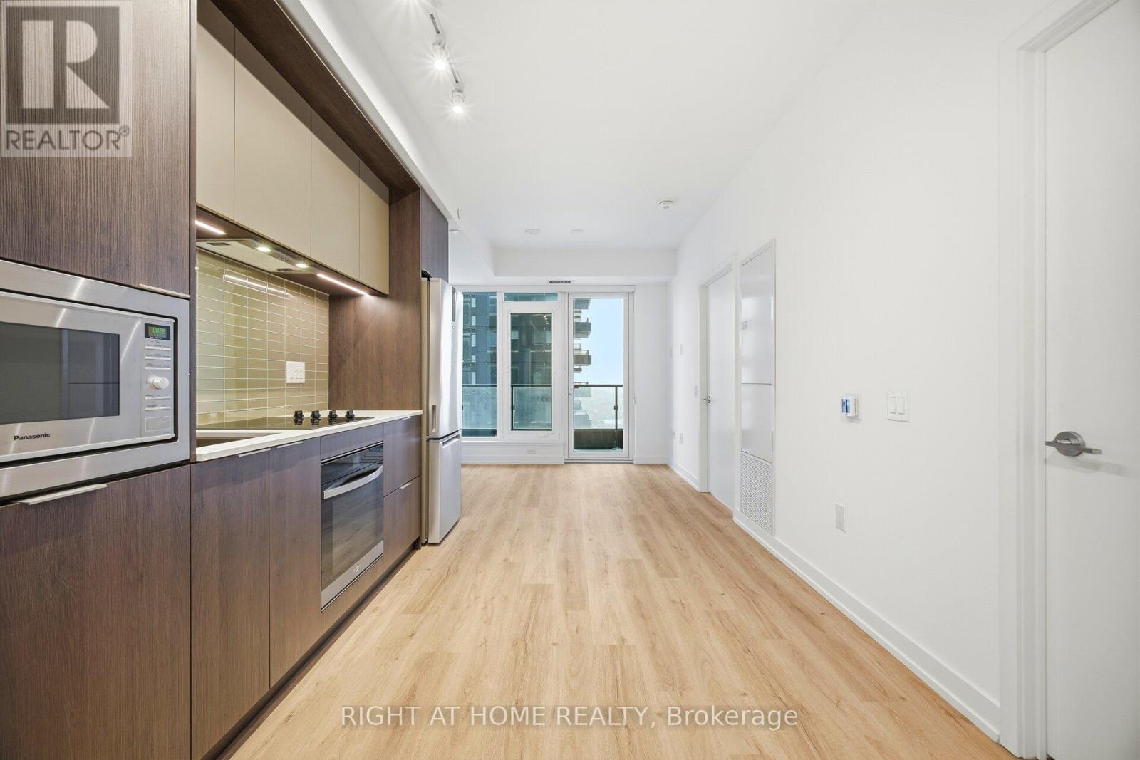 3212 - 395 Square One Drive, Mississauga, Ontario  L5P 0P6 - Photo 13 - W12650860