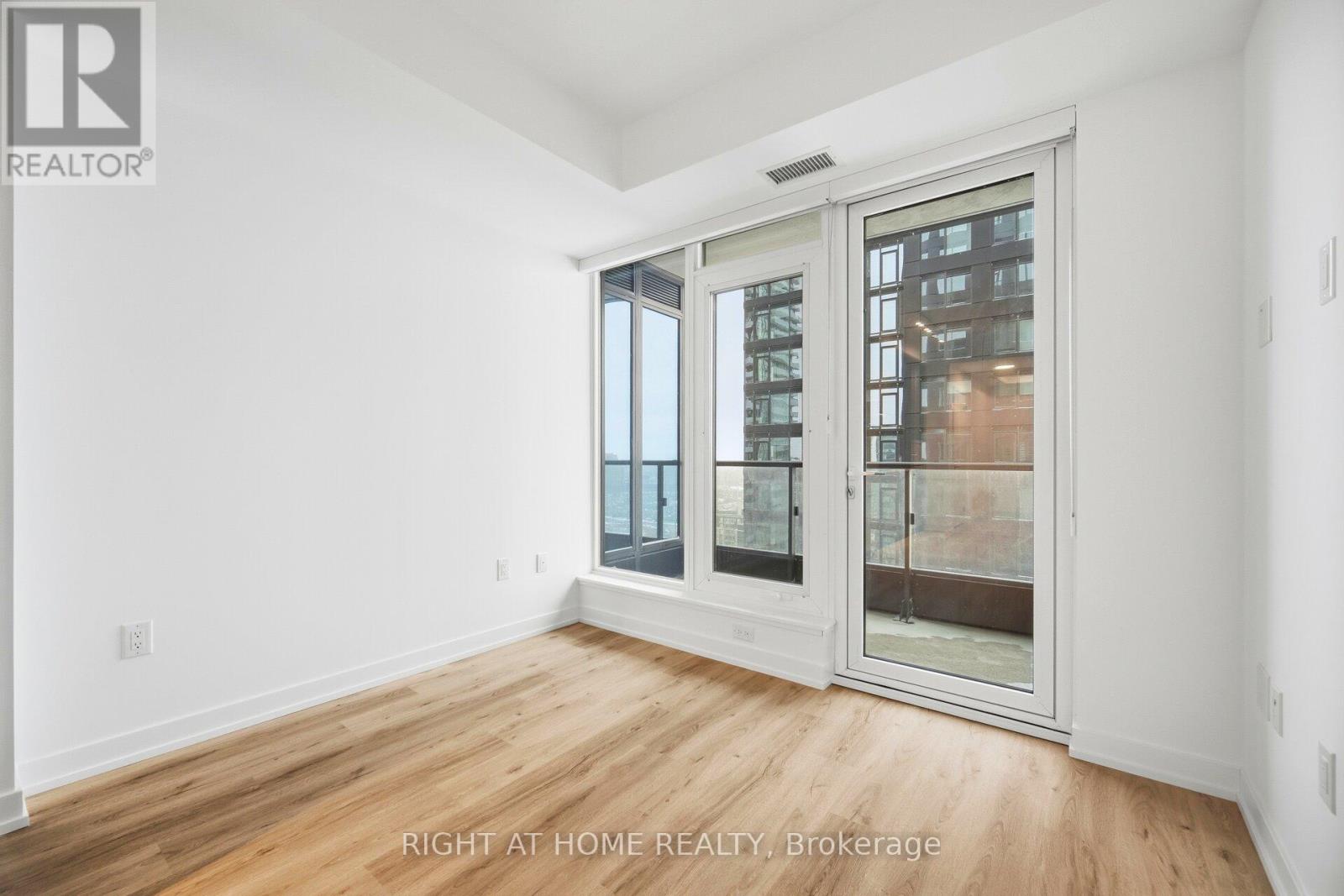 3212 - 395 Square One Drive, Mississauga, Ontario  L5P 0P6 - Photo 14 - W12650860