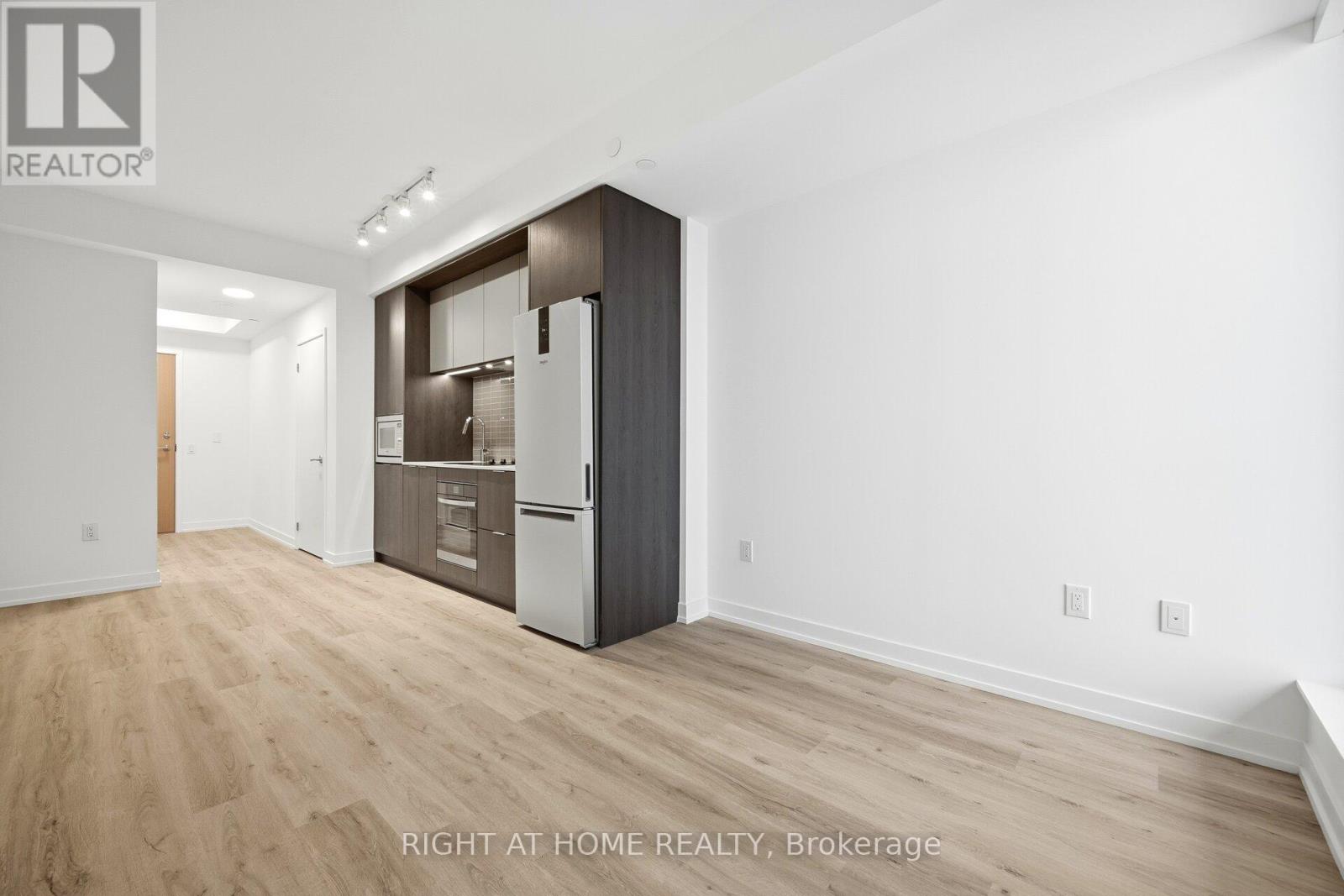 3212 - 395 Square One Drive, Mississauga, Ontario  L5P 0P6 - Photo 16 - W12650860