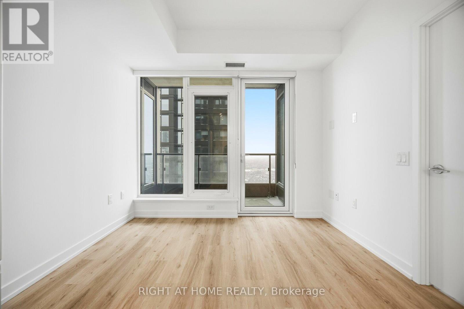 3212 - 395 Square One Drive, Mississauga, Ontario  L5P 0P6 - Photo 17 - W12650860