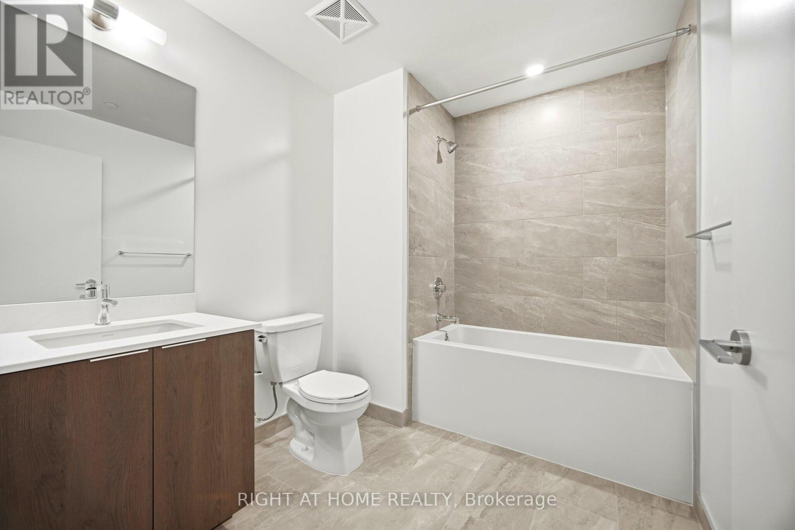 3212 - 395 Square One Drive, Mississauga, Ontario  L5P 0P6 - Photo 18 - W12650860