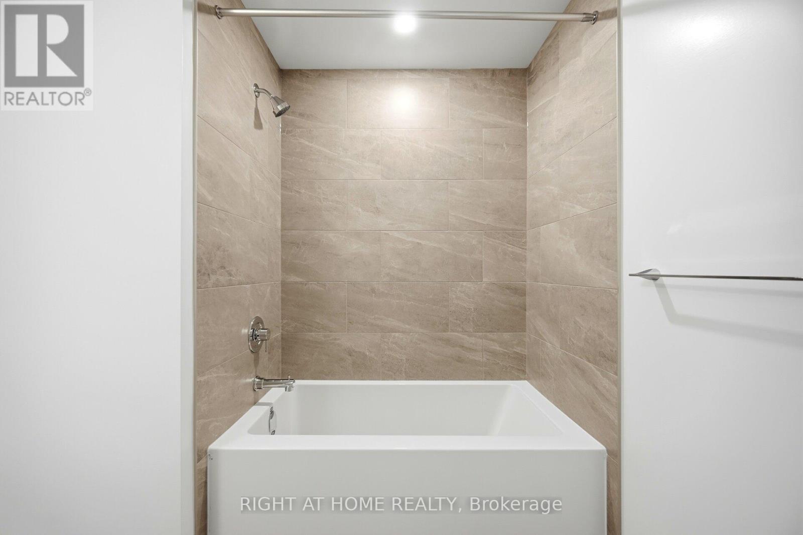 3212 - 395 Square One Drive, Mississauga, Ontario  L5P 0P6 - Photo 19 - W12650860