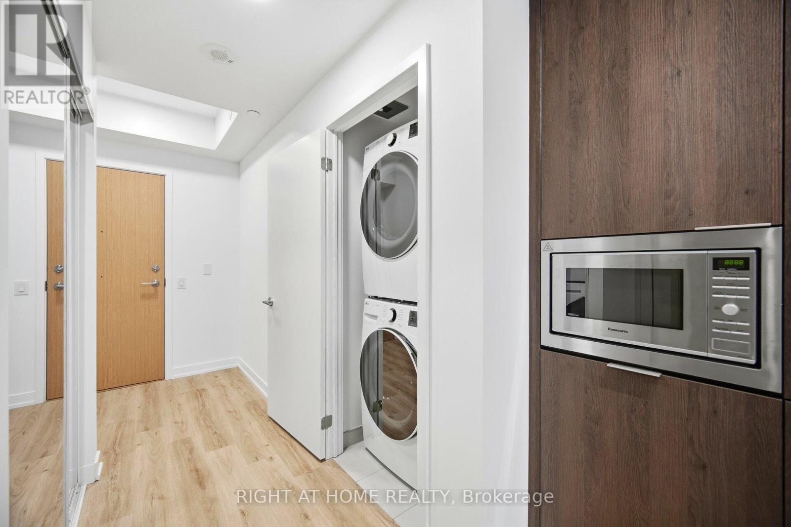 3212 - 395 Square One Drive, Mississauga, Ontario  L5P 0P6 - Photo 20 - W12650860