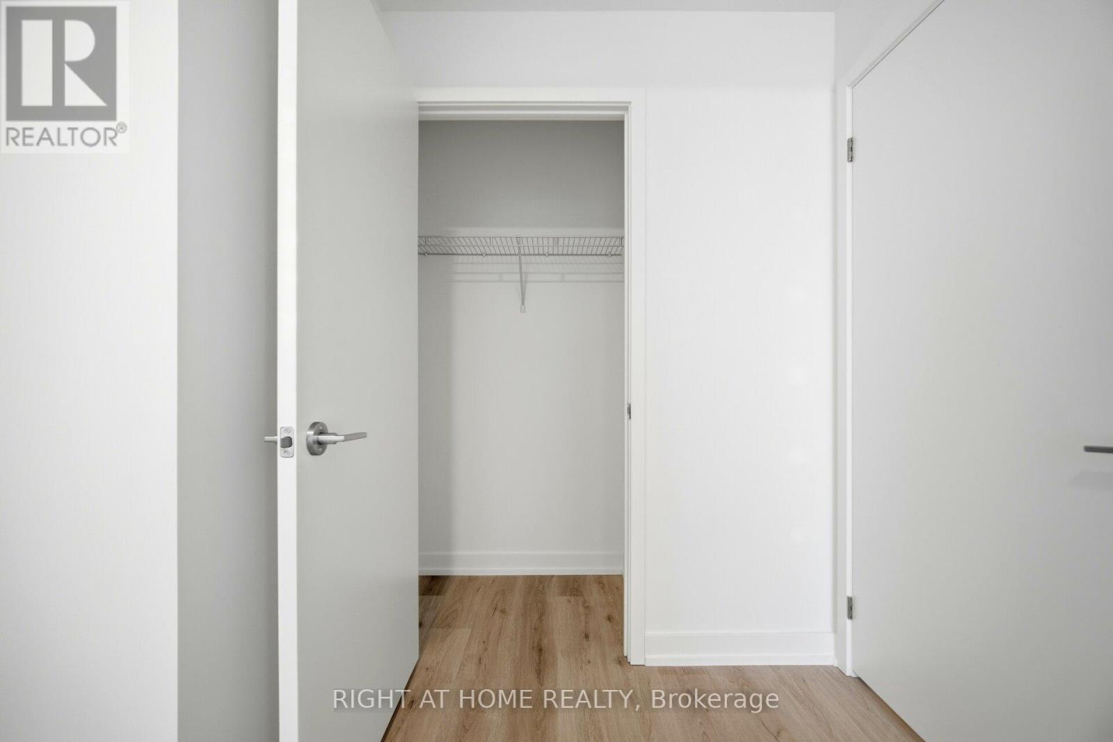 3212 - 395 Square One Drive, Mississauga, Ontario  L5P 0P6 - Photo 25 - W12650860