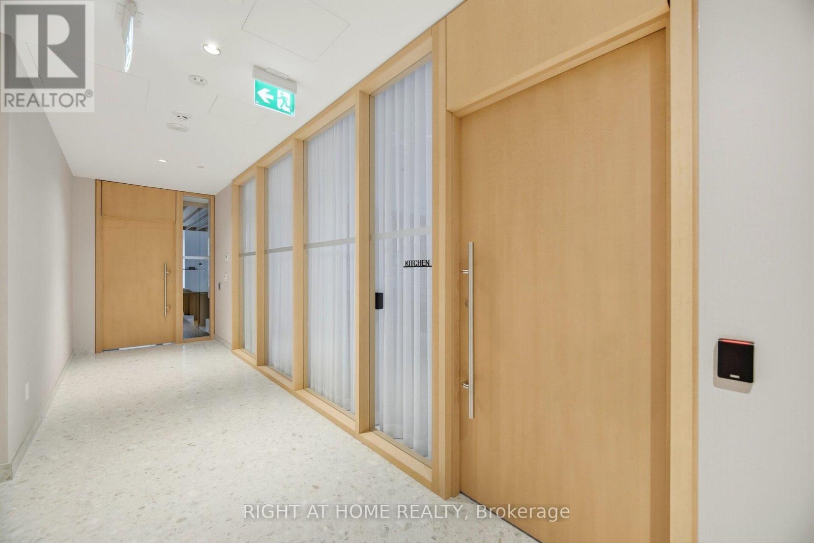 3212 - 395 Square One Drive, Mississauga, Ontario  L5P 0P6 - Photo 37 - W12650860