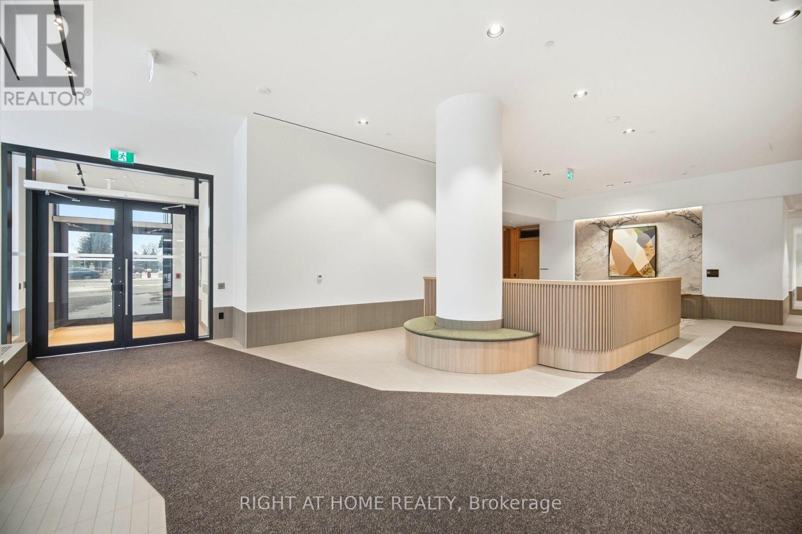 3212 - 395 Square One Drive, Mississauga, Ontario  L5P 0P6 - Photo 4 - W12650860