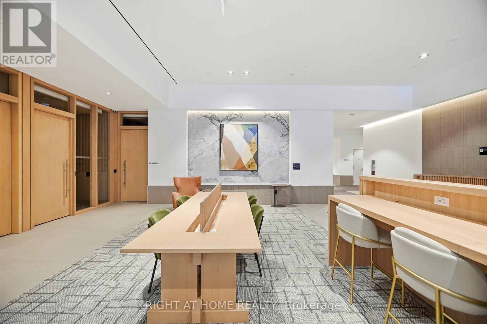 3212 - 395 Square One Drive, Mississauga, Ontario  L5P 0P6 - Photo 5 - W12650860