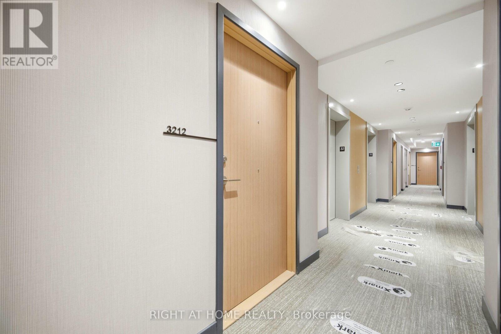 3212 - 395 Square One Drive, Mississauga, Ontario  L5P 0P6 - Photo 6 - W12650860