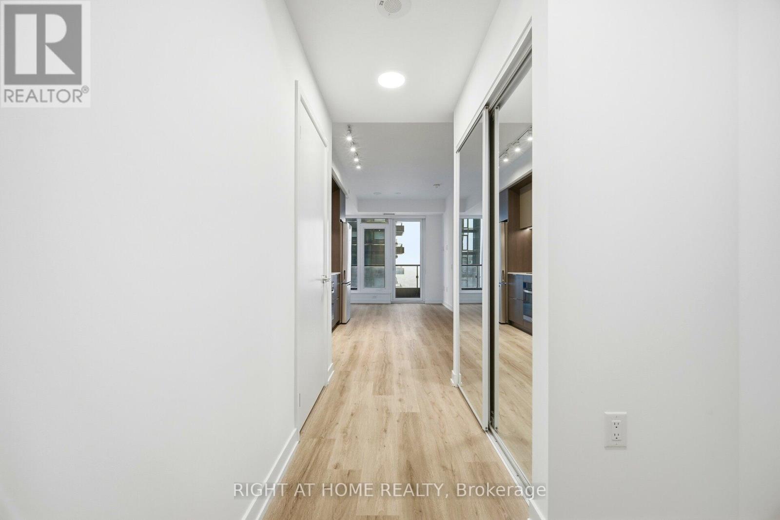 3212 - 395 Square One Drive, Mississauga, Ontario  L5P 0P6 - Photo 8 - W12650860