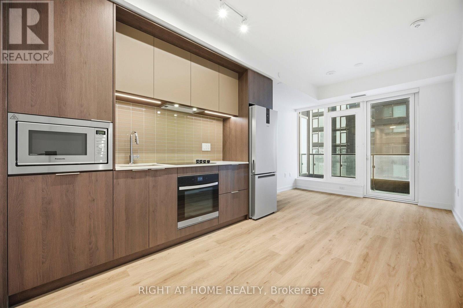 3212 - 395 Square One Drive, Mississauga, Ontario  L5P 0P6 - Photo 9 - W12650860