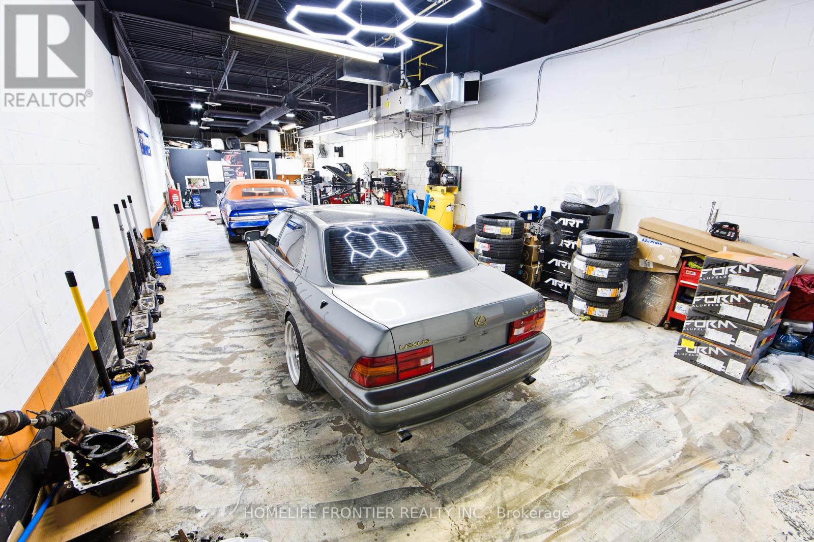 1077 Britannia Road E, Mississauga, Ontario  L4W 3X1 - Photo 12 - W12650864