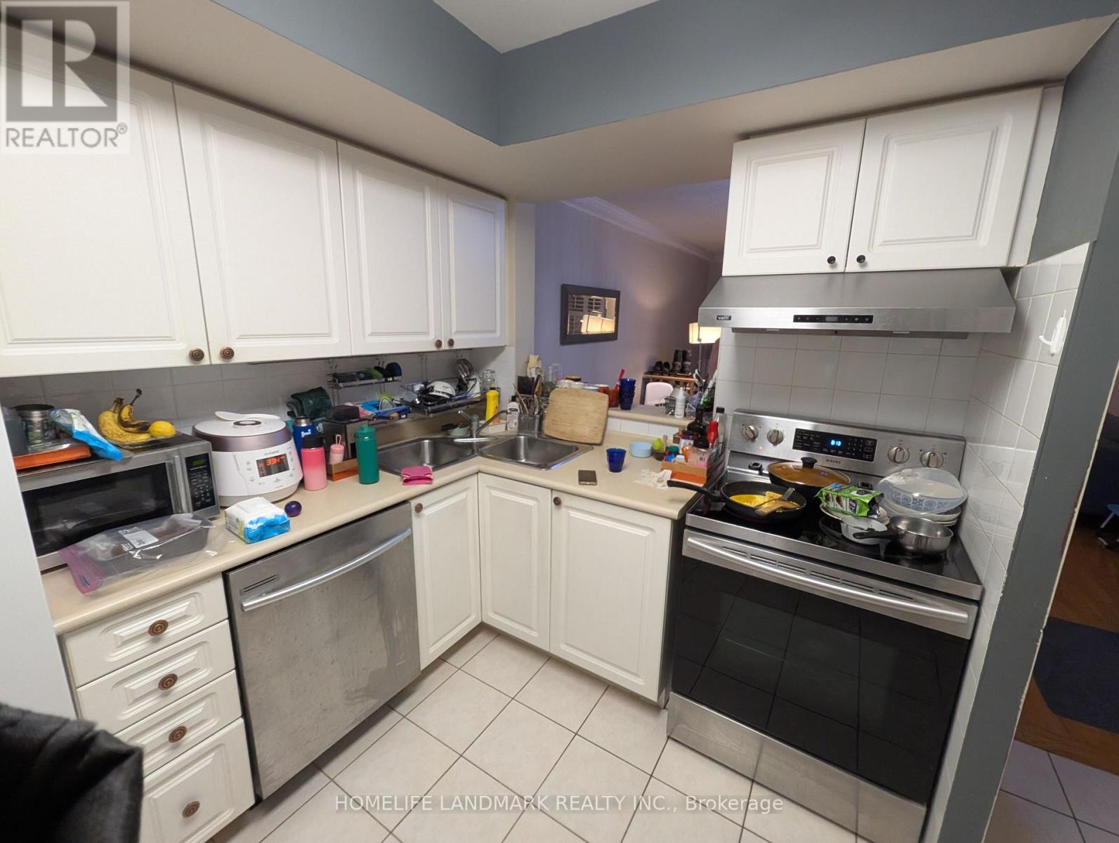 1002 - 28 Sommerset Way, Toronto, Ontario  M2N 6W7 - Photo 4 - C12646338