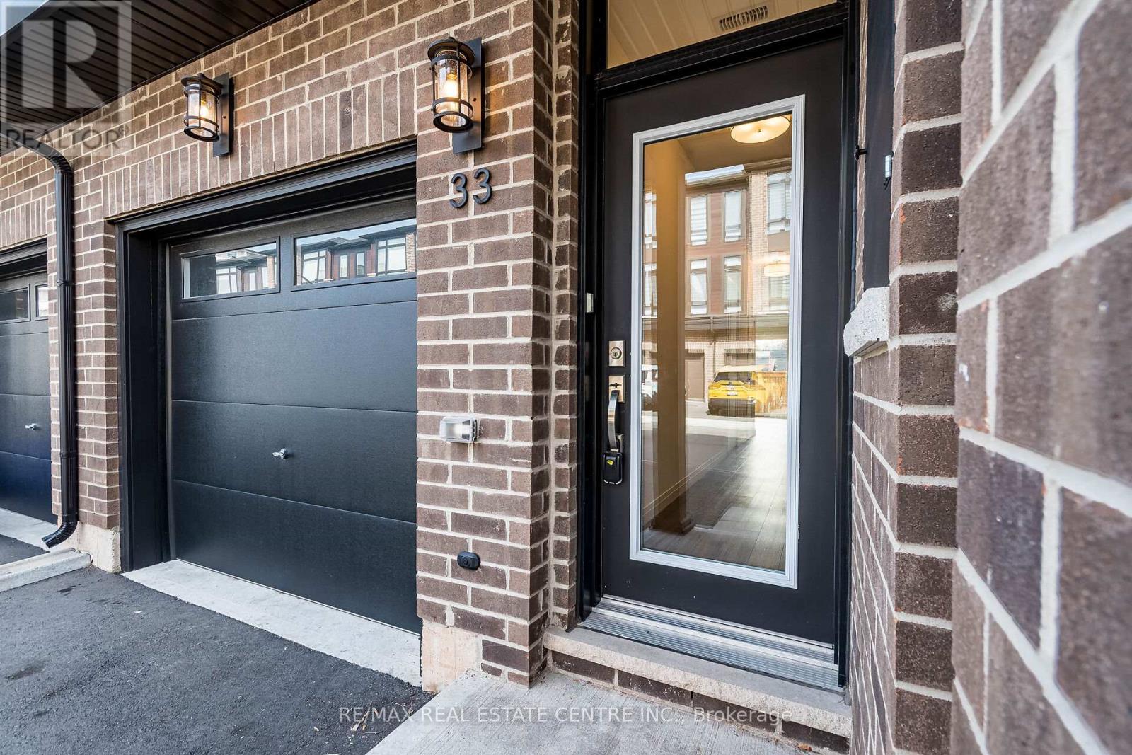 33 - 270 Melvin Avenue, Hamilton, Ontario  L8H 2K2 - Photo 2 - X12650878