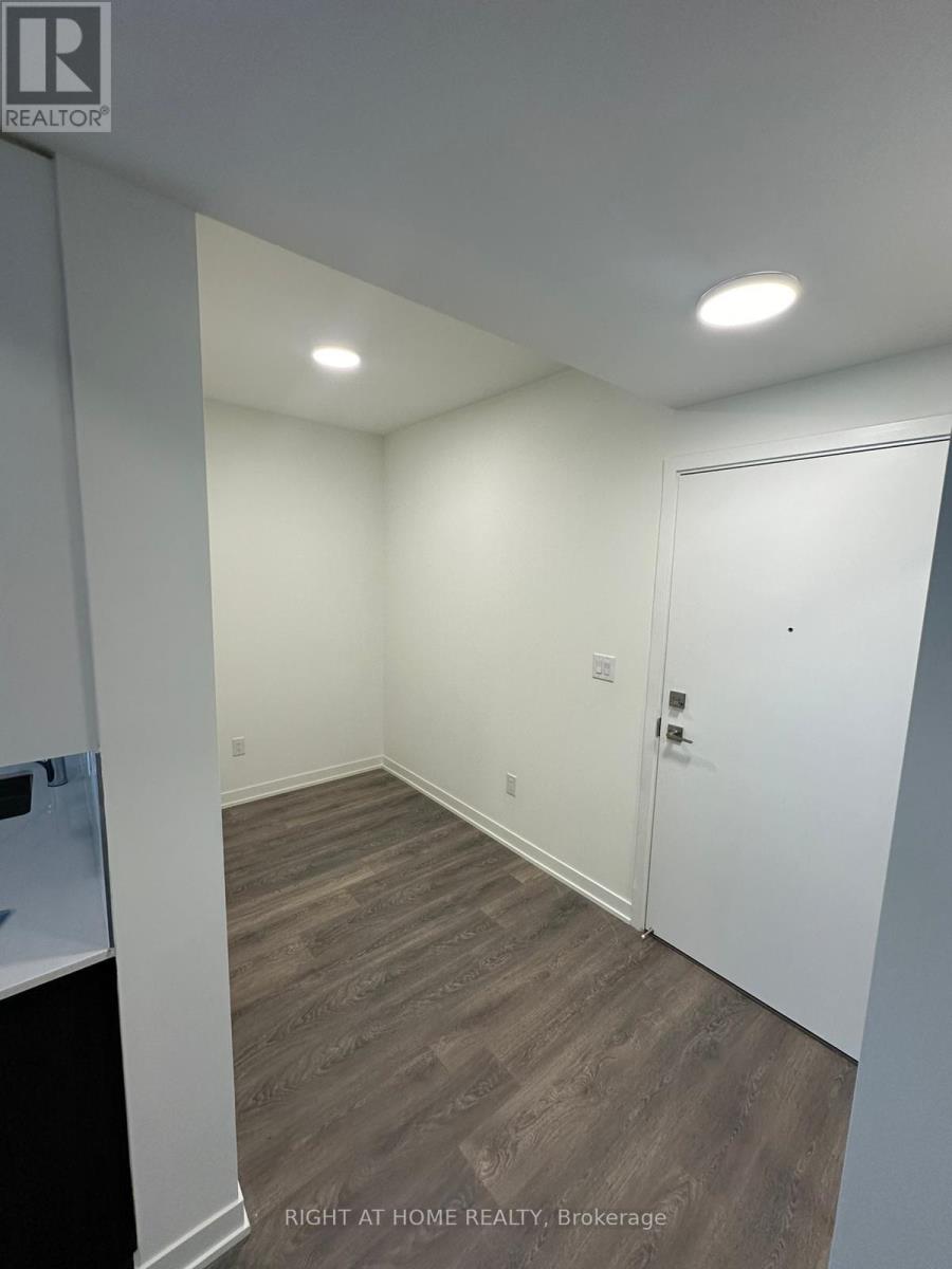 111 - 135 Canon Jackson Drive, Toronto, Ontario  M6M 0C3 - Photo 3 - W12650882