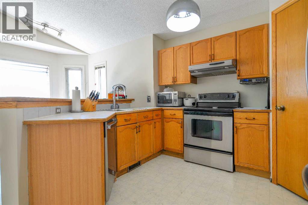 152 Valley Meadow Close Nw, Calgary, Alberta  T3B 5M2 - Photo 12 - A2275357